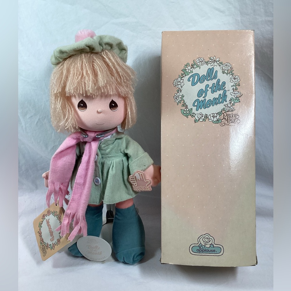 Jennifer Precious Moments Dolls of the Month January 16013 Box Sam Butcher STAND
